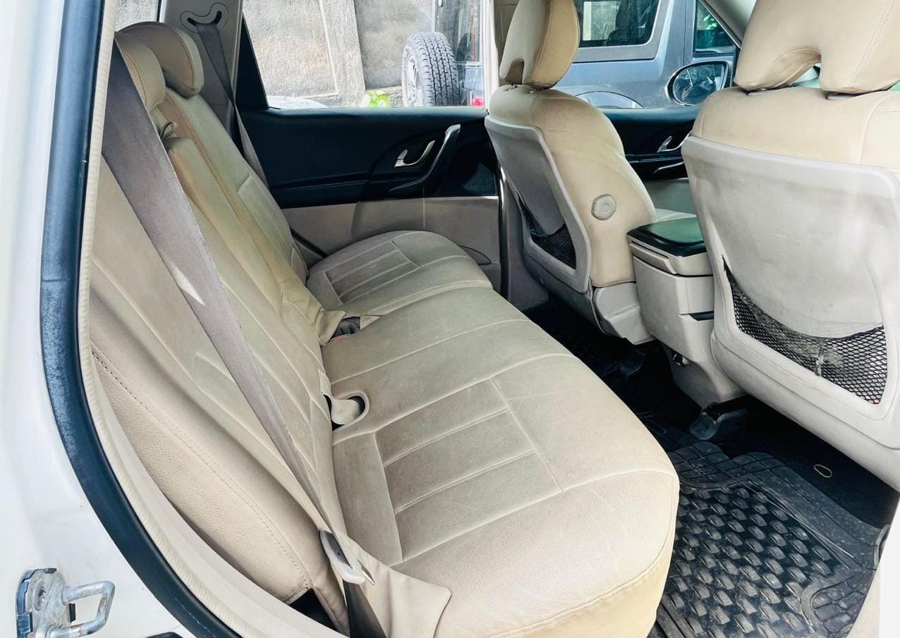 
								Mahindra Xuv500 W10 2016 full									