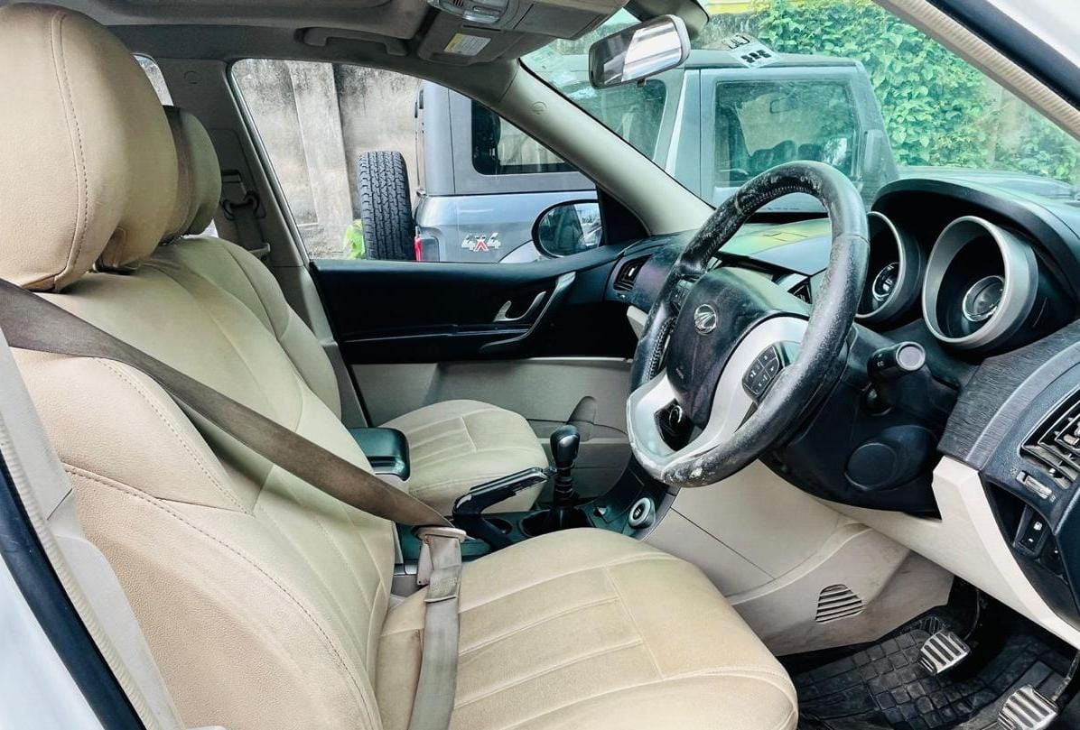 
								Mahindra Xuv500 W10 2016 full									