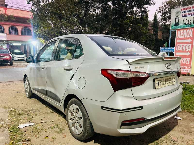 
								Hyundai Xcent 2018 full									