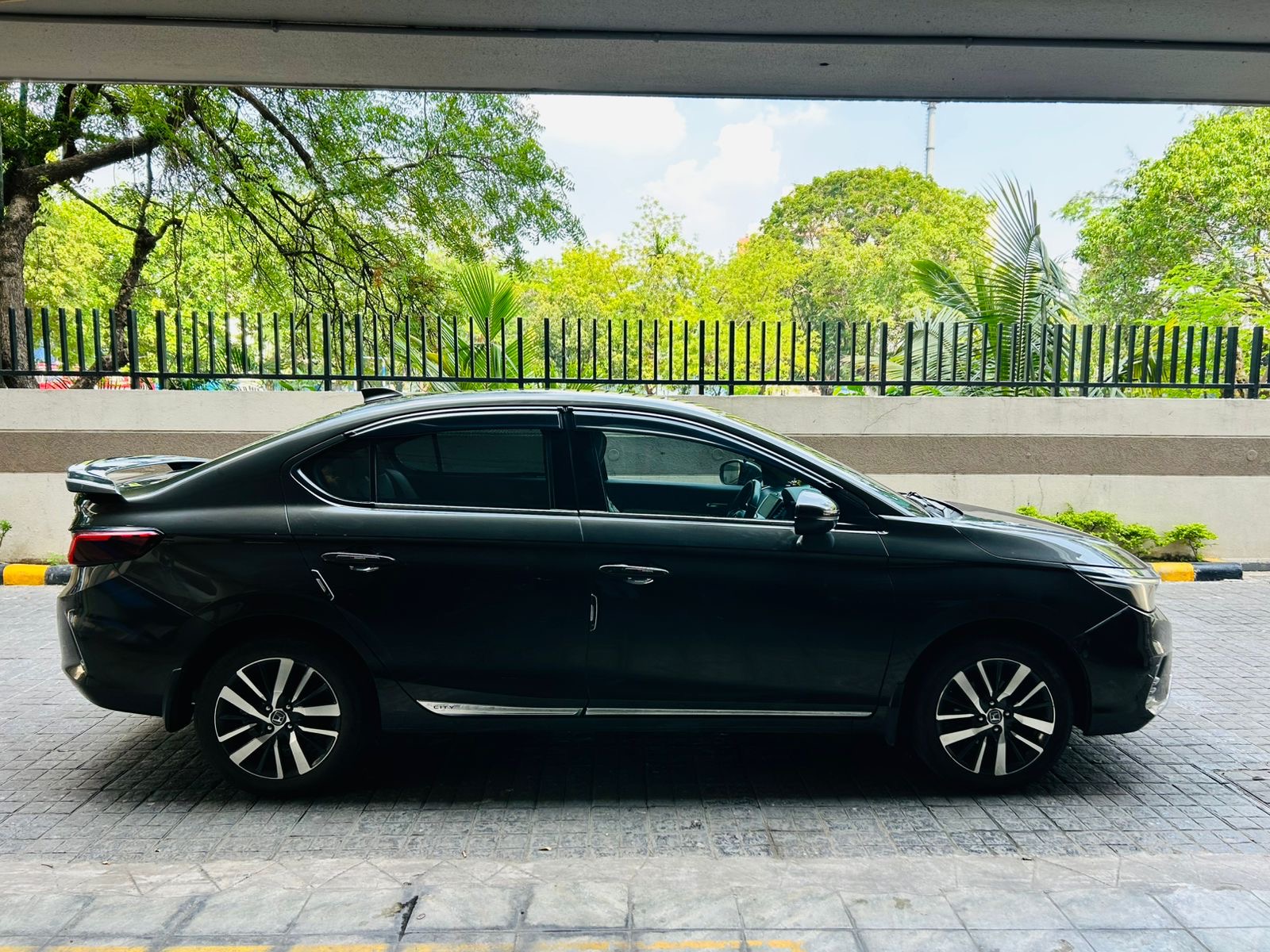 
								Honda City 5th gen 2021 VX full									