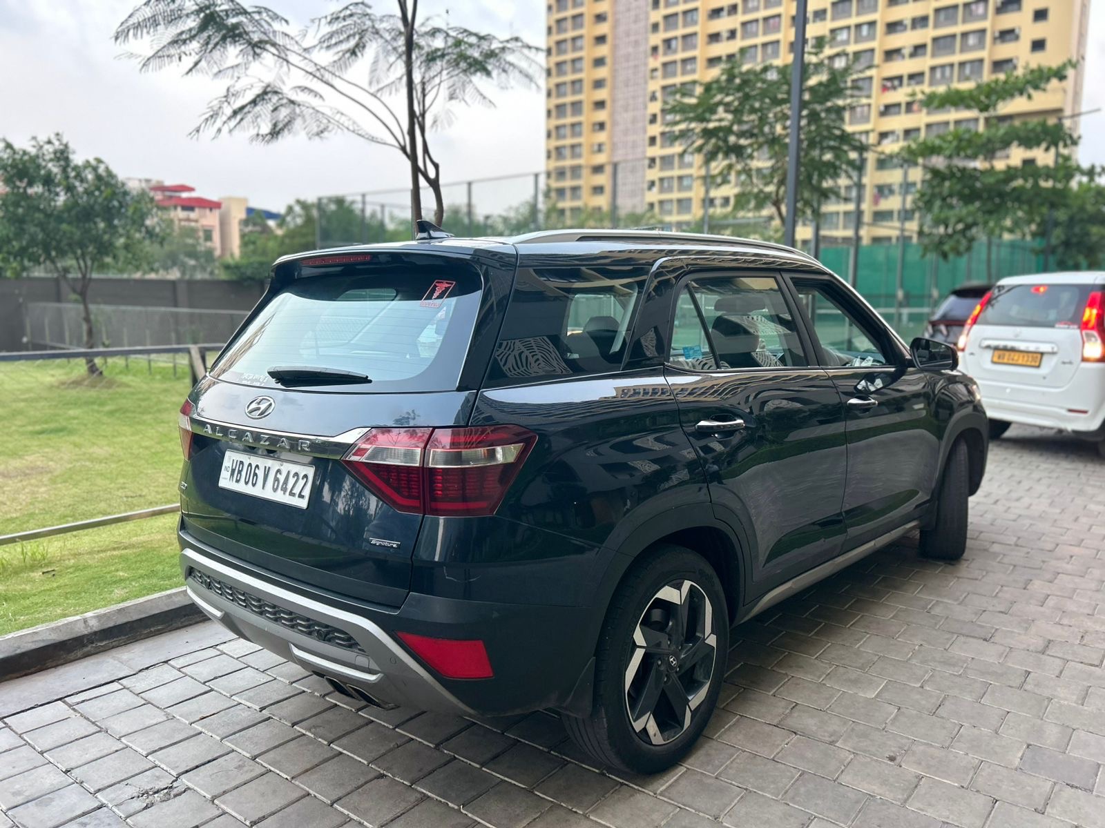 
								Hyundai Alcazar Signature 2021 full									