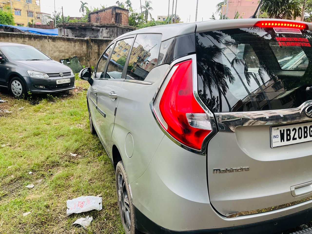 
								Mahindra Marrazo M8(O) full									