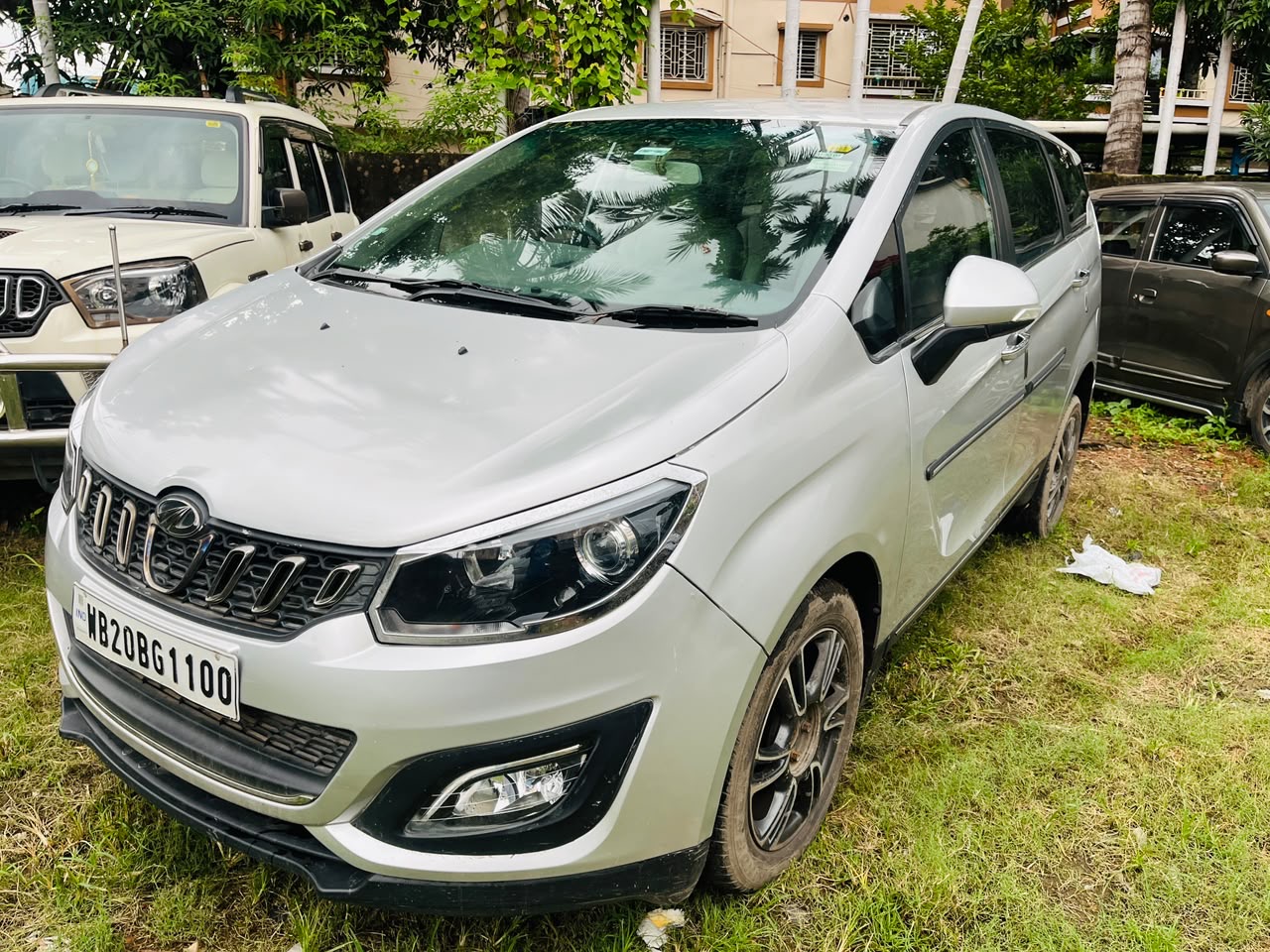 
								Mahindra Marrazo M8(O) full									