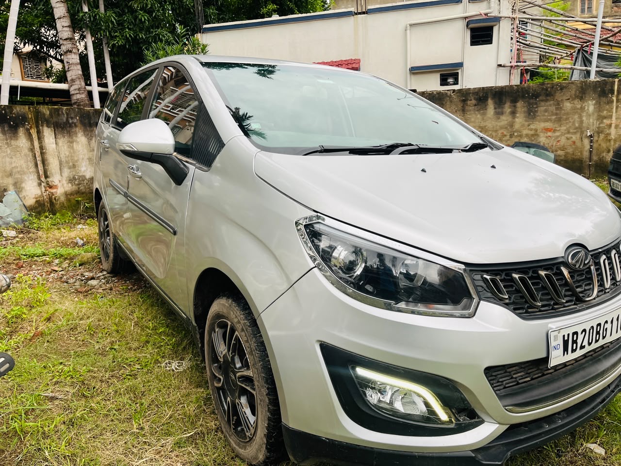 
								Mahindra Marrazo M8(O) full									