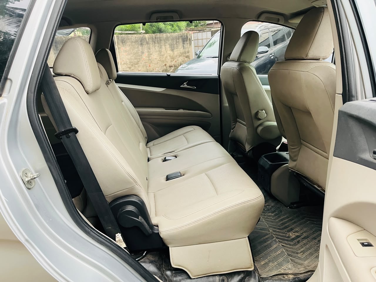 
								Mahindra Marrazo M8(O) full									