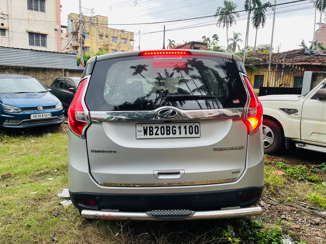 
								Mahindra Marrazo M8(O) full									